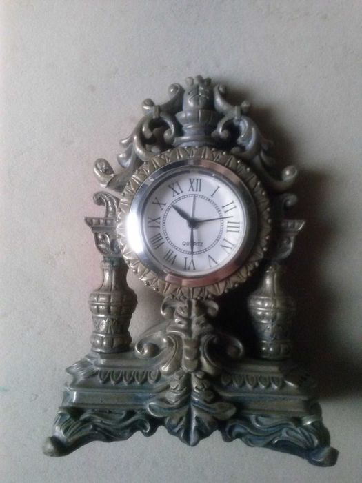 Zegar kominkowy kwarcowy z budzikiem, 190 zł.