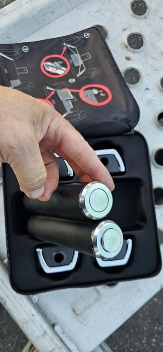 Nowy Oryg.zestaw mocowania bagażu Passat B8