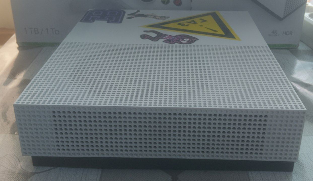 !!СРОЧНО Xbox one s 1-тb. СРОЧНО!!