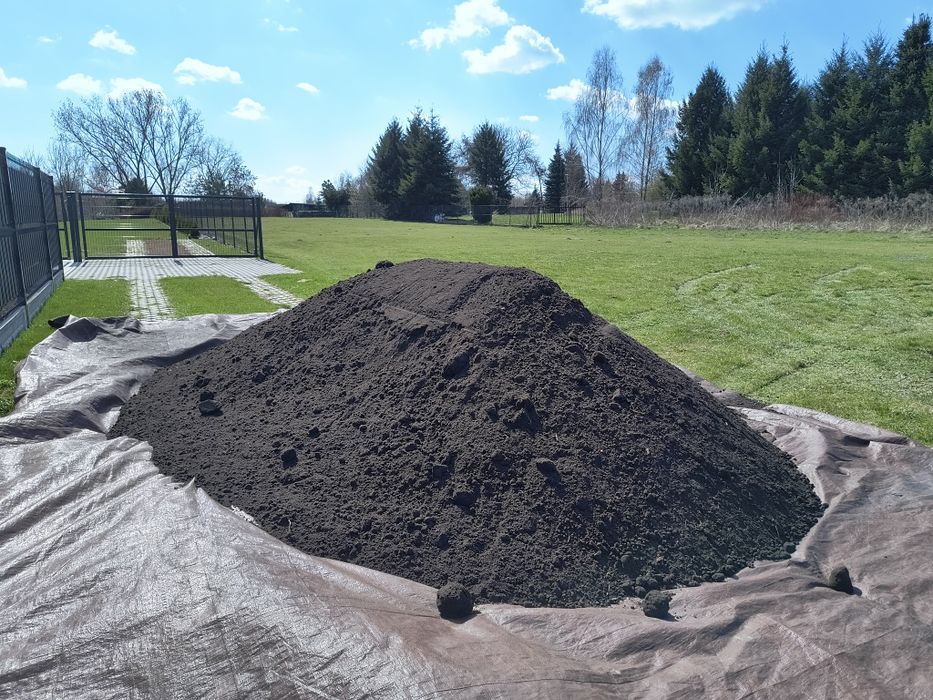 Ziemia czarnoziem, humus ogrodowa przesiewana pod warzywa trawnik