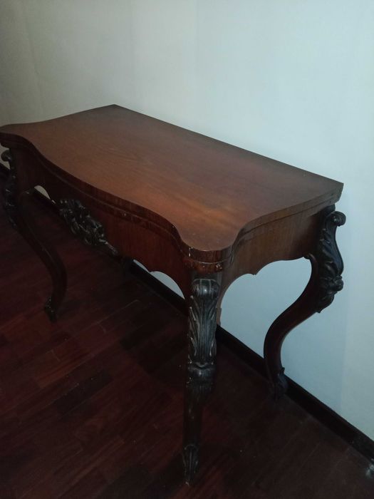 Mesa antiga de mogno