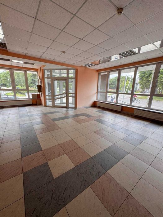 Продам велике комерційне окремостояче приміщення, м Нововолинськ