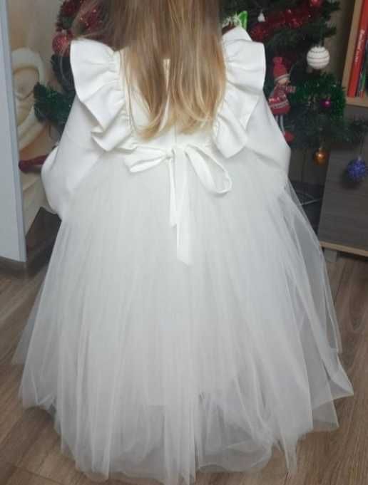 Біла сукня на дівчинку
