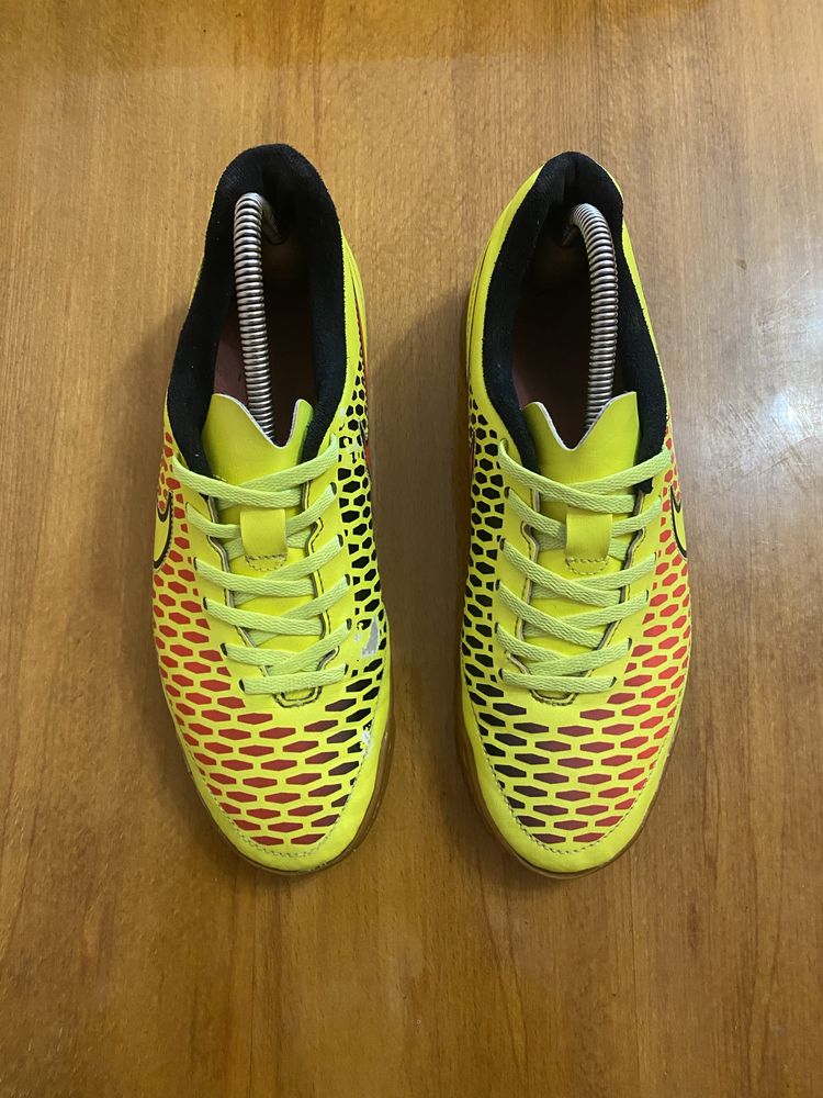 Футзалки Nike Magista