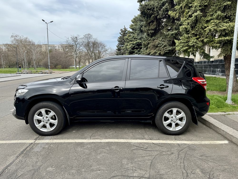 Продам Toyota Rav4 2011 official