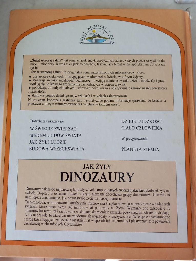 Sprzedam książkę o dinozaurach