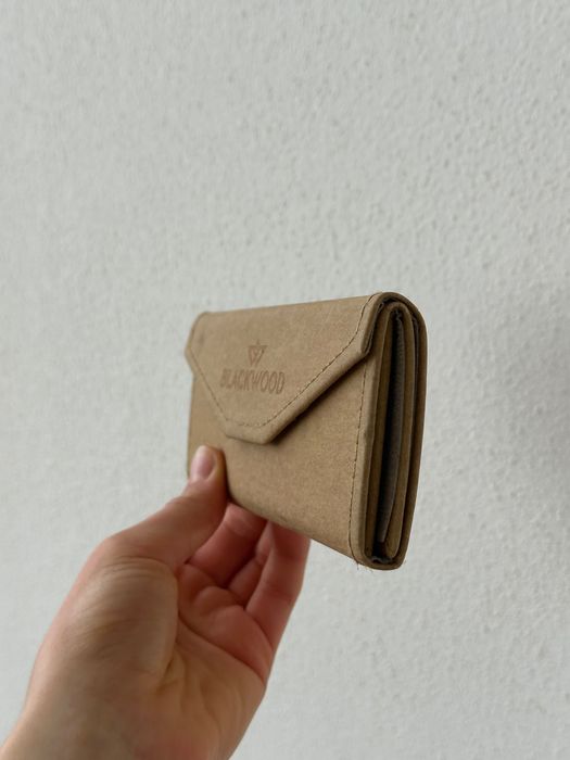 Óculos da marca ucraniana Blackwood, modelo de 2016