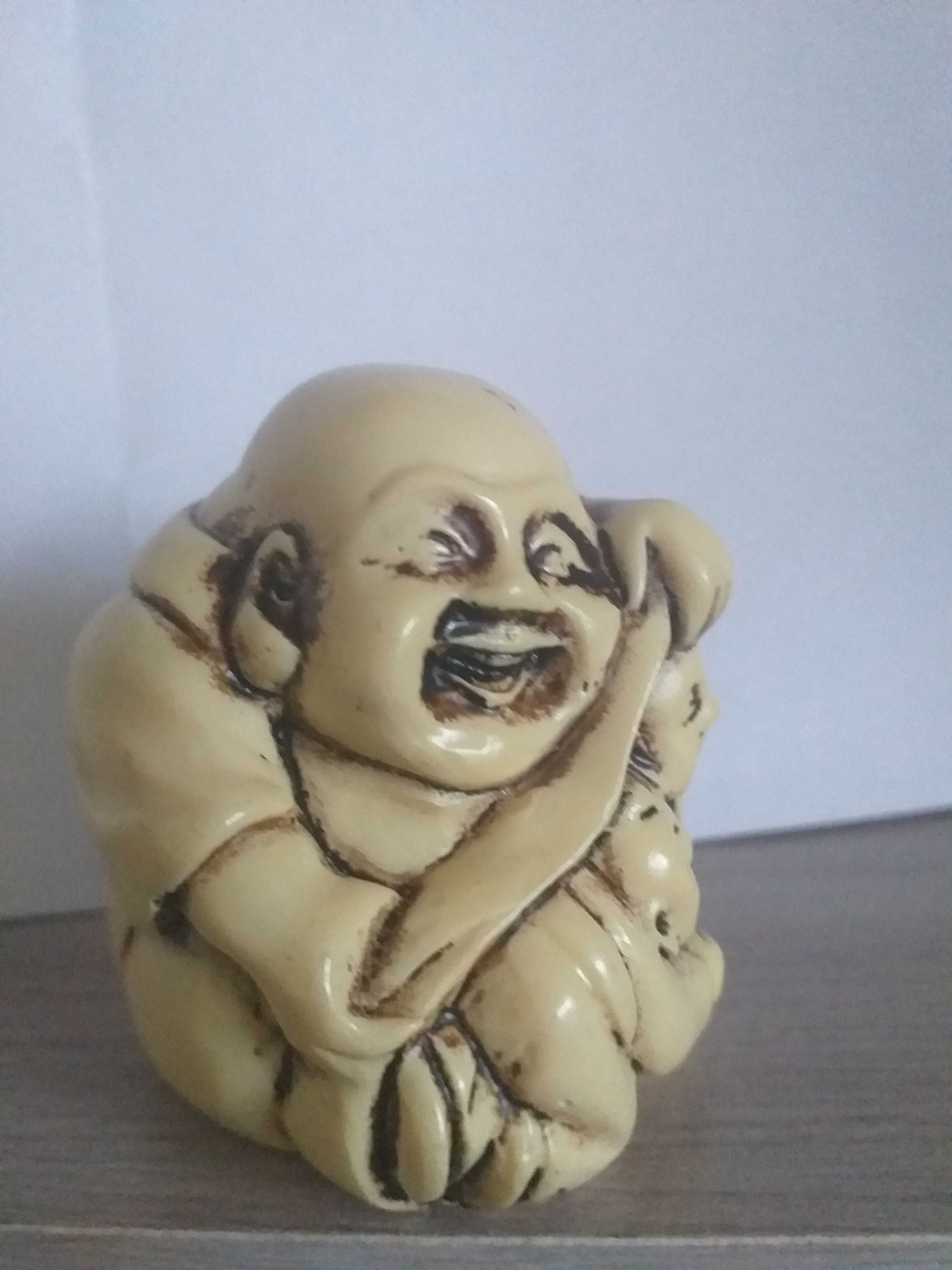Figurki z hebanu i masy lakowej