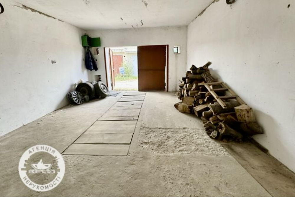 Продаж гаража 30 кв.м.з ямою і  підвалом