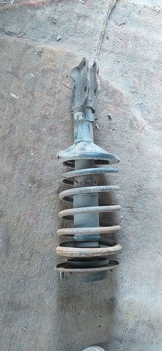 стойка передней подвески Митсубиси лансер 9. 93года