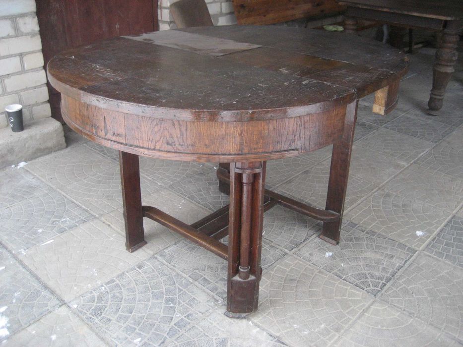старинный обеденный стол