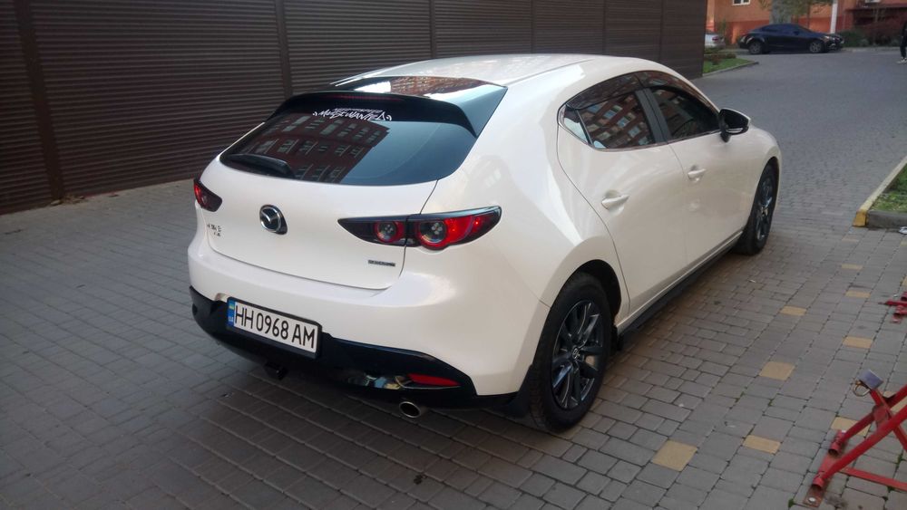 Мазда 3 автомат в белом цвете 2021г mazda 3 automat хэтчбек спорт авто