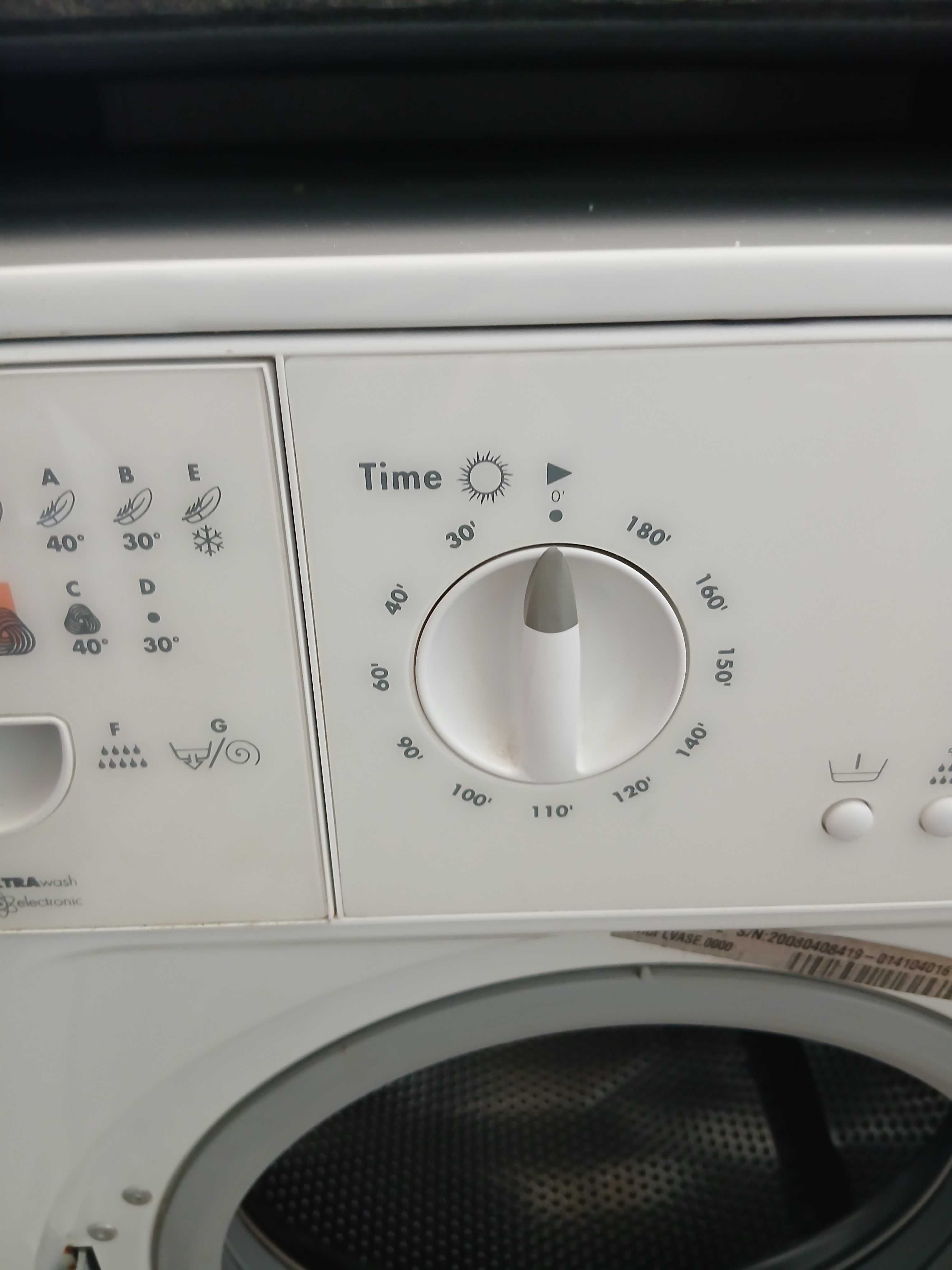 Máquina de lavar e secar roupa NARDI, de encastre, em muito bom estado