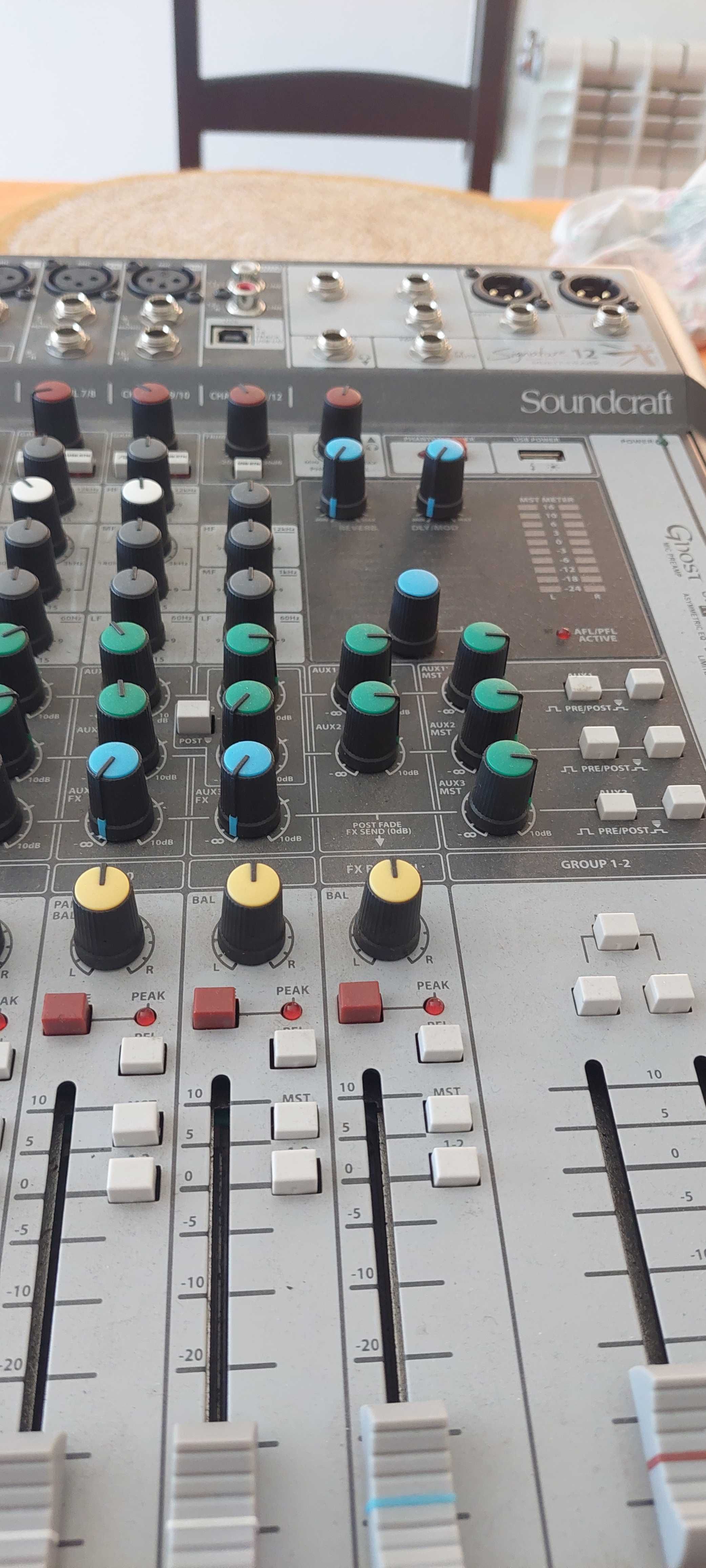 Mesa mistura Soundcraft Signature 12 multitrack recording
