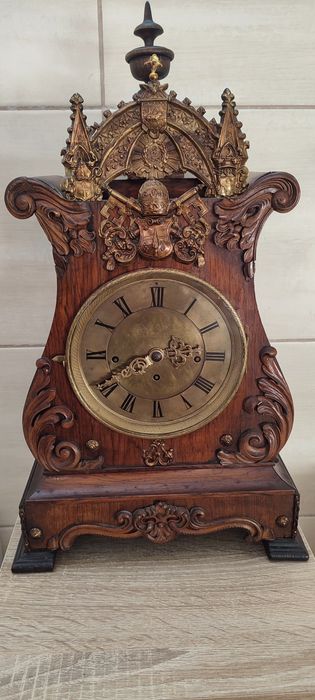 Lira zegar kwadransowy z herbem Papieskim Leona XIII