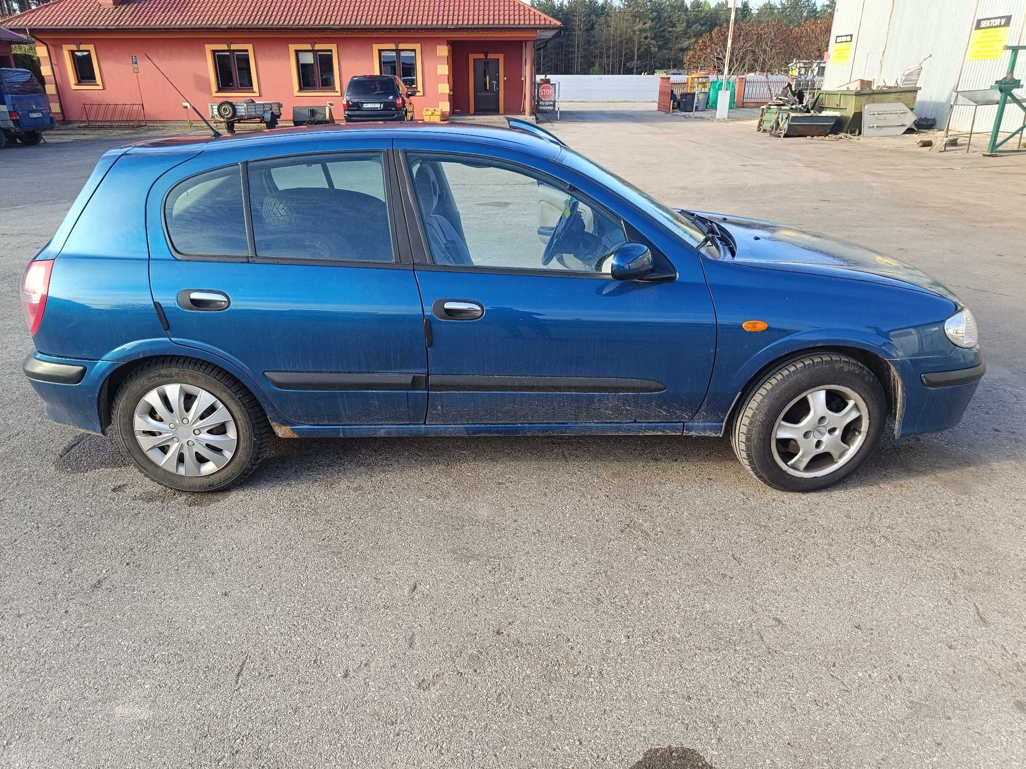 Nissan Almera 1,5 benzyna 2002