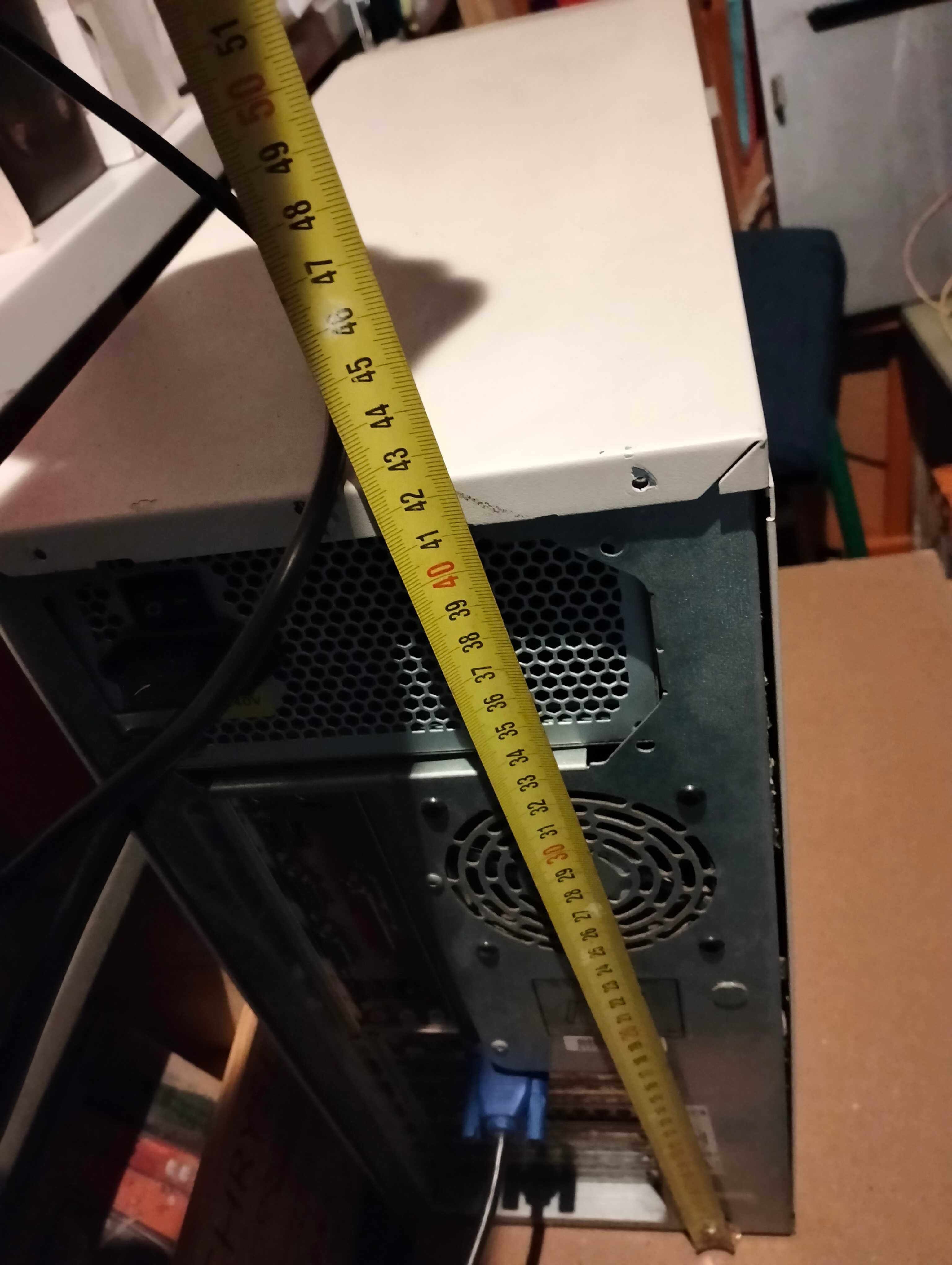 Computador desktop com monitor