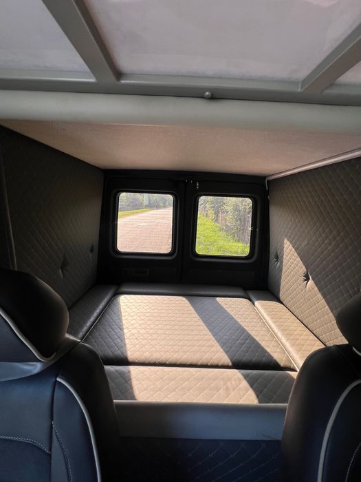 Продам VW LT – сімейний бус, легко переобладнати