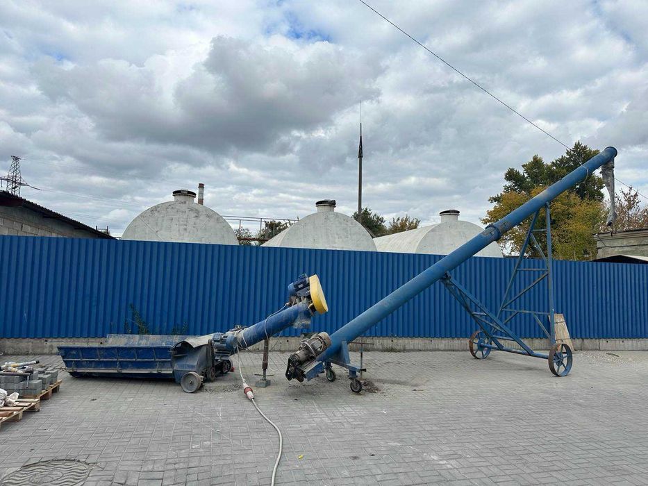 Мобільний шнековий розвантажувач вагонів типу Хопер