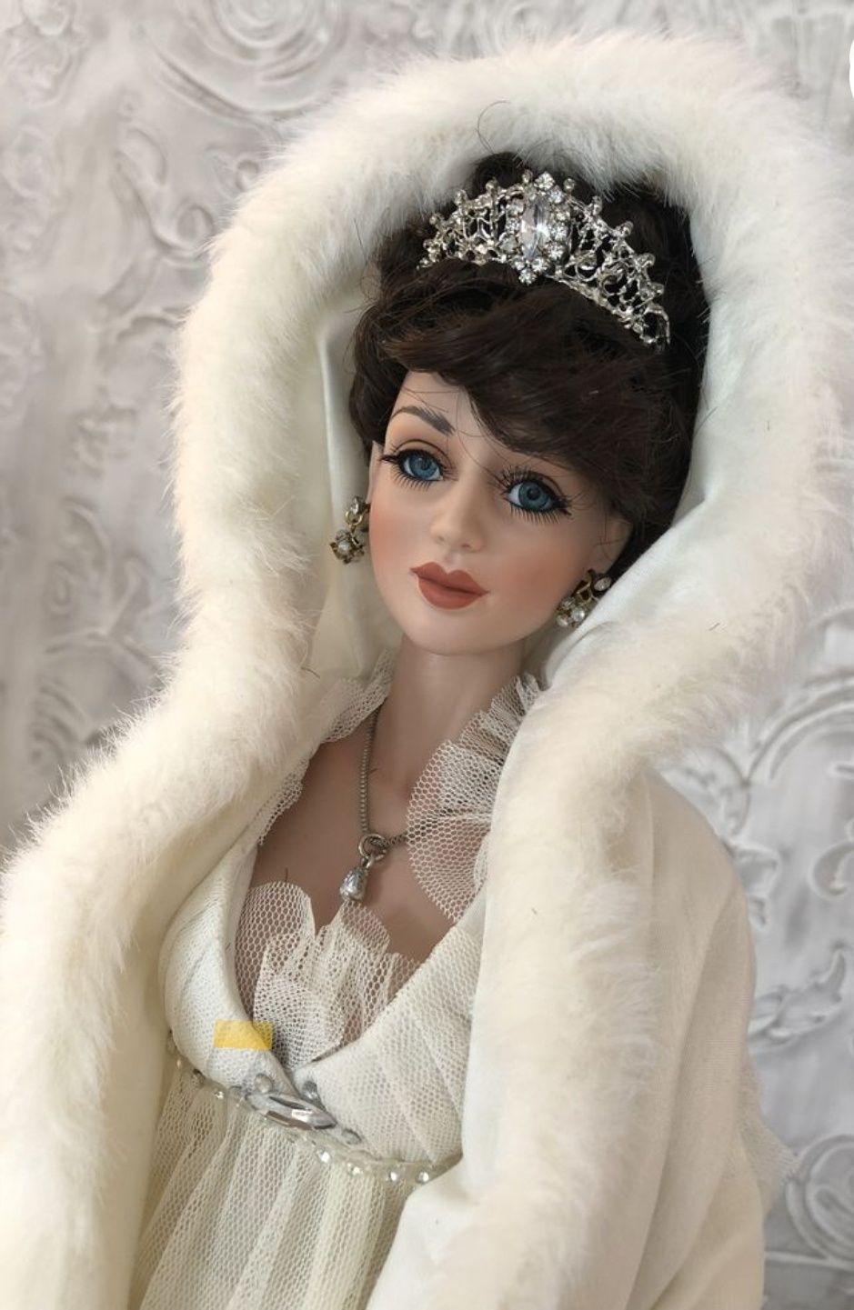 Фарфоровая кукла серия «Невесты».