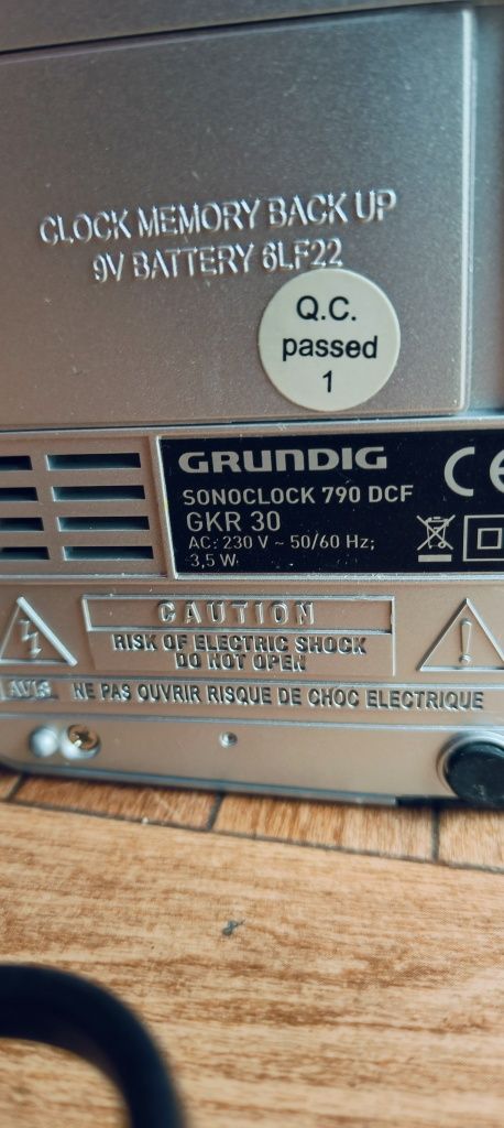 Radio budzik Grundig Sonoclock 790 DCF .
