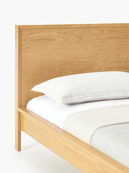 Łóżko z drewna z zagłówkiem Tammy (Westwing)