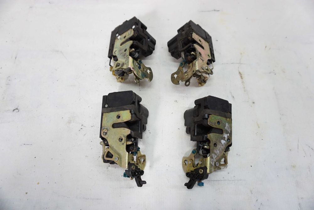 Замок двері Daewoo Leganza\Део Леганза