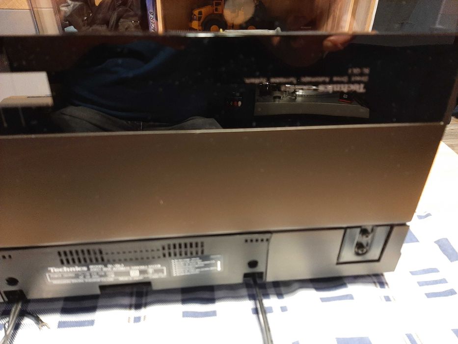 Technics  Quartz  Drive   Automatic Turntable System SL-QL1