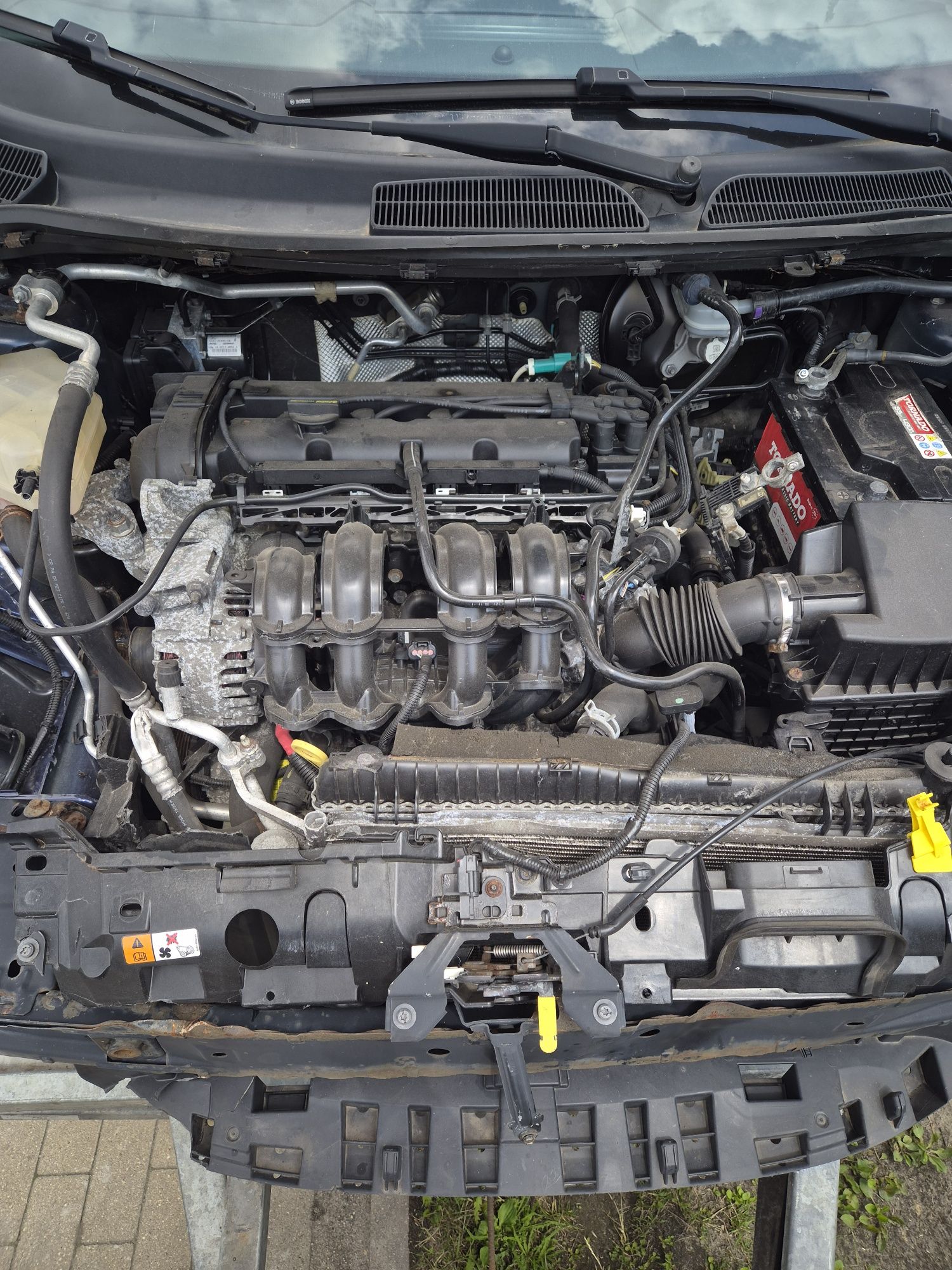 Fiesta Mk7 1.25benzyna 12rok uszkodzona
