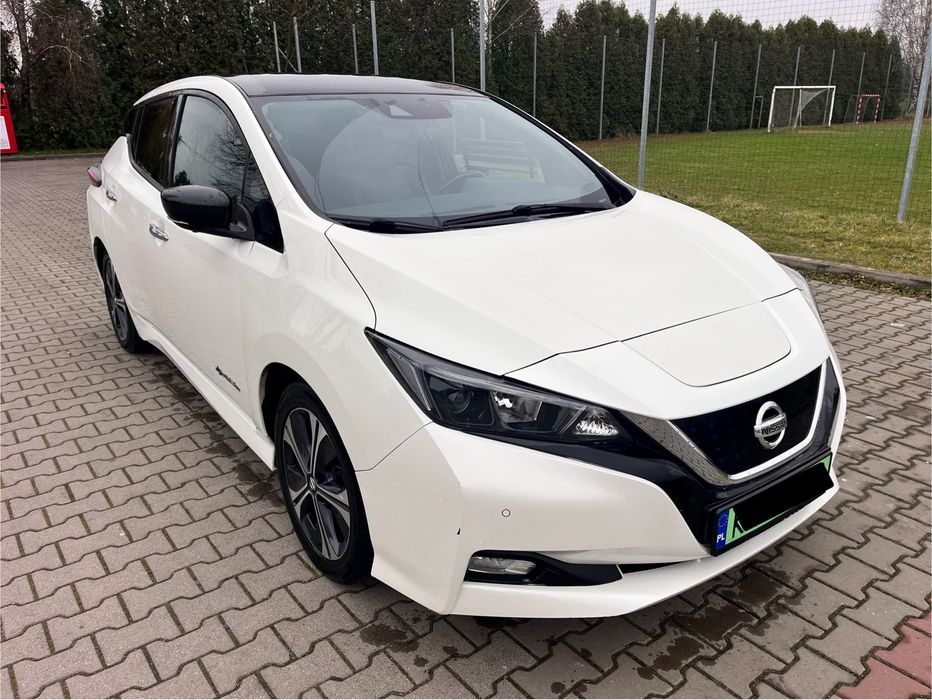 Nissan Leaf biala perła N connecta propilot kamera 360 faktura