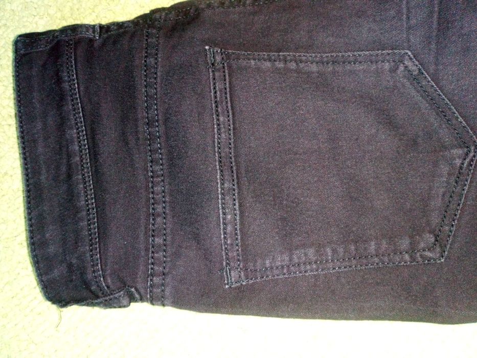 Jeansy ze stretchem rozmiar 34, bluzka czarna Atmosphere 34 rozmiar