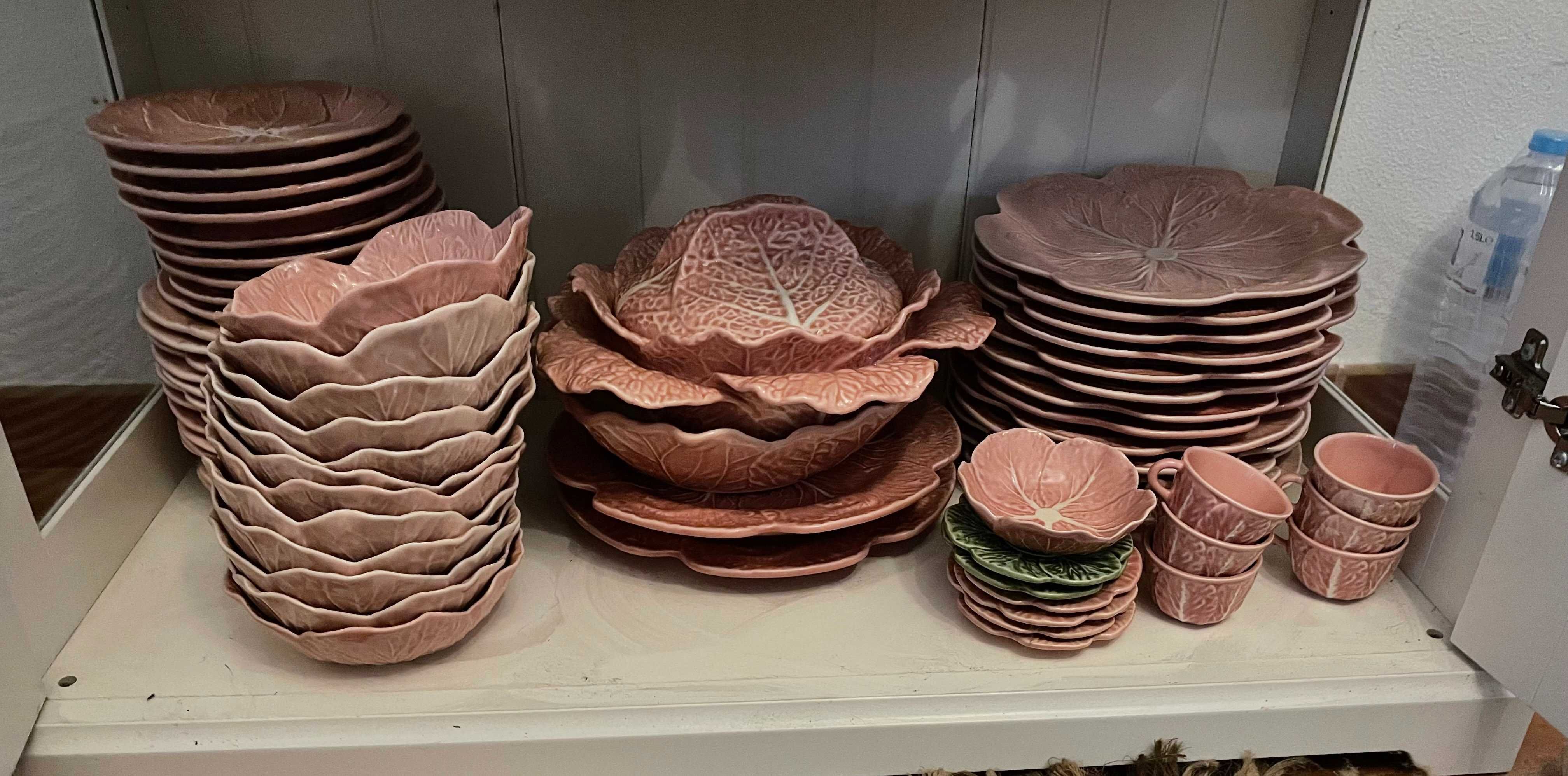 Serviço de mesa Bordallo Pinheiro - Colecção "COUVE ROSA" (NOVO)
