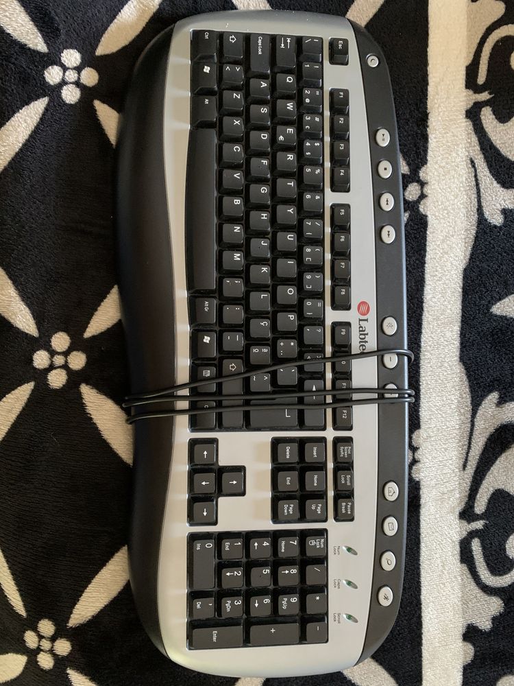 Teclado Labtec, pouco usado