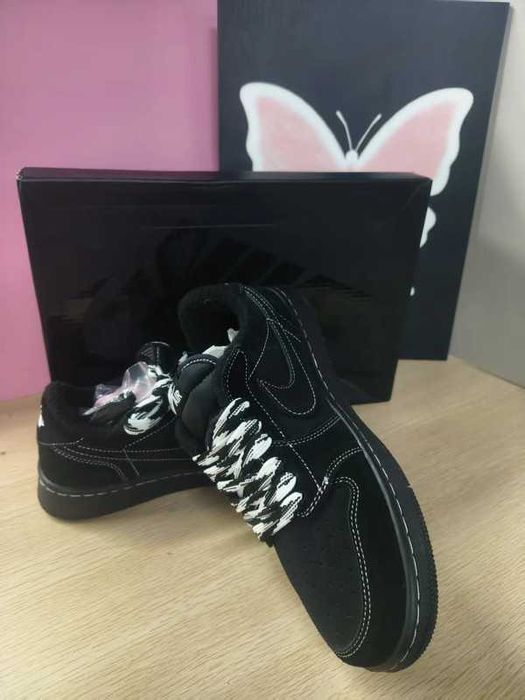 Jordan_1_Retro_Low_OG_SP_Travis_Scott_Black_Phantom Biegania / Rozmiar