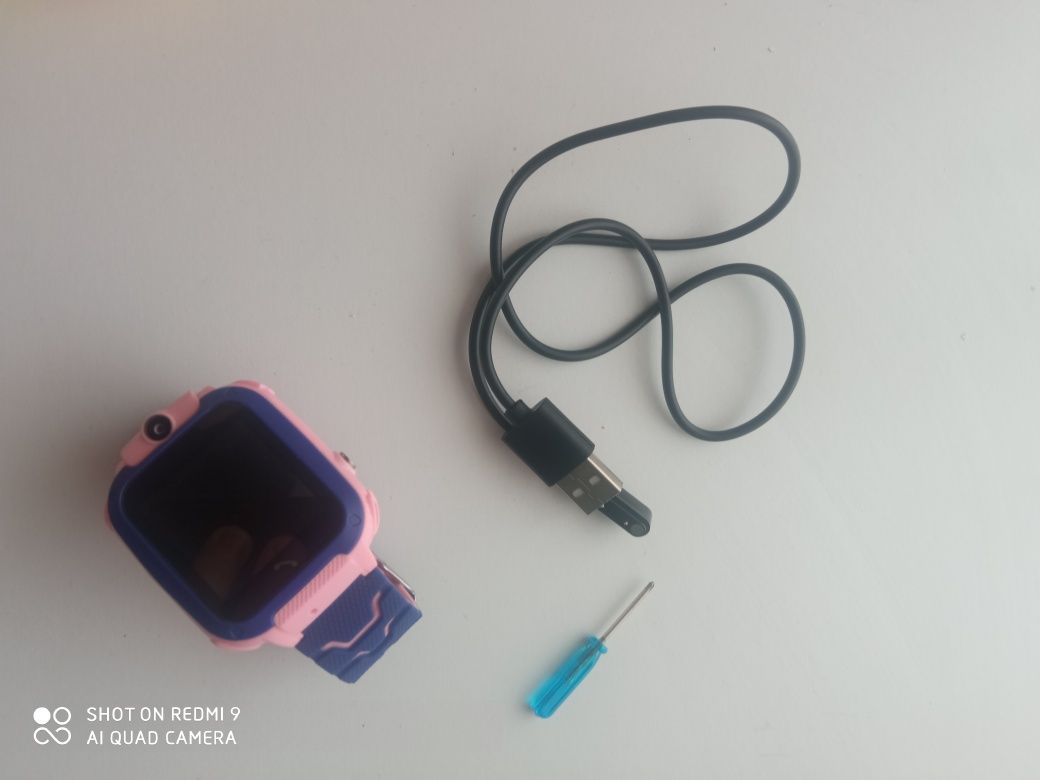 Dziecięcy Smartwatch ETU Q12 dla dziewczynki.