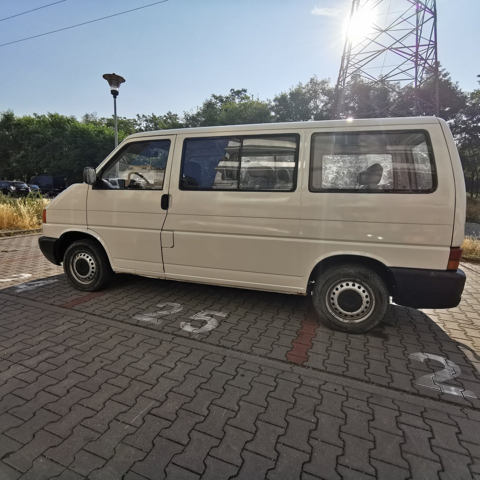Sprzedam VW Transporter 1.9 TD
Pojemność silnika: 1 896 cm³
M