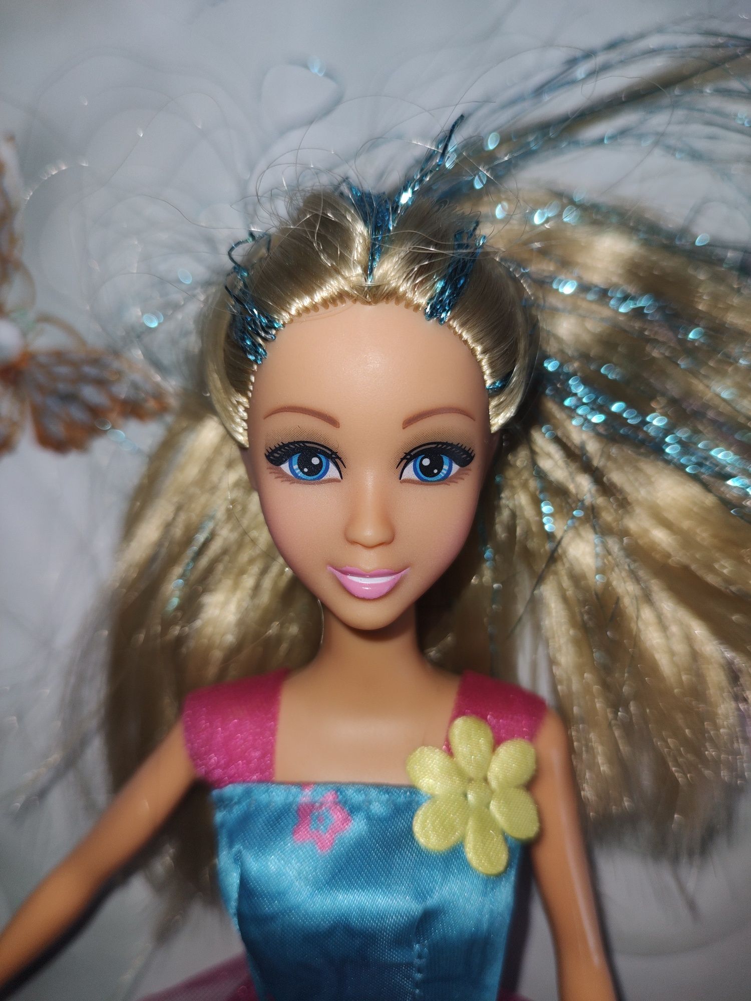 Lalka Barbie na obcasach