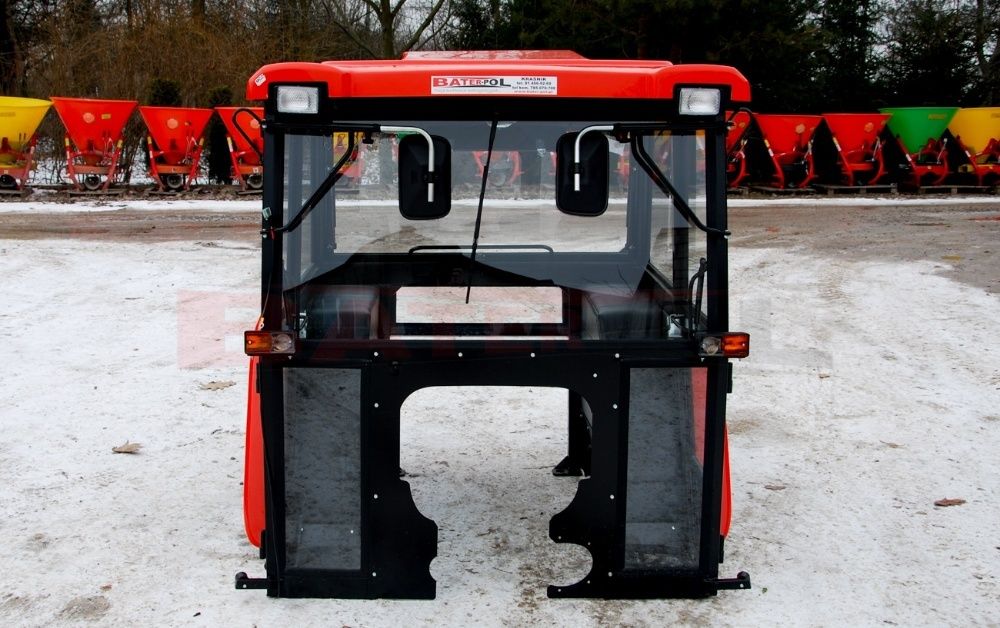 Kabina URSUS C-360 NAGLAK błotniki i dach z tworzywa "WZÓR 2017"