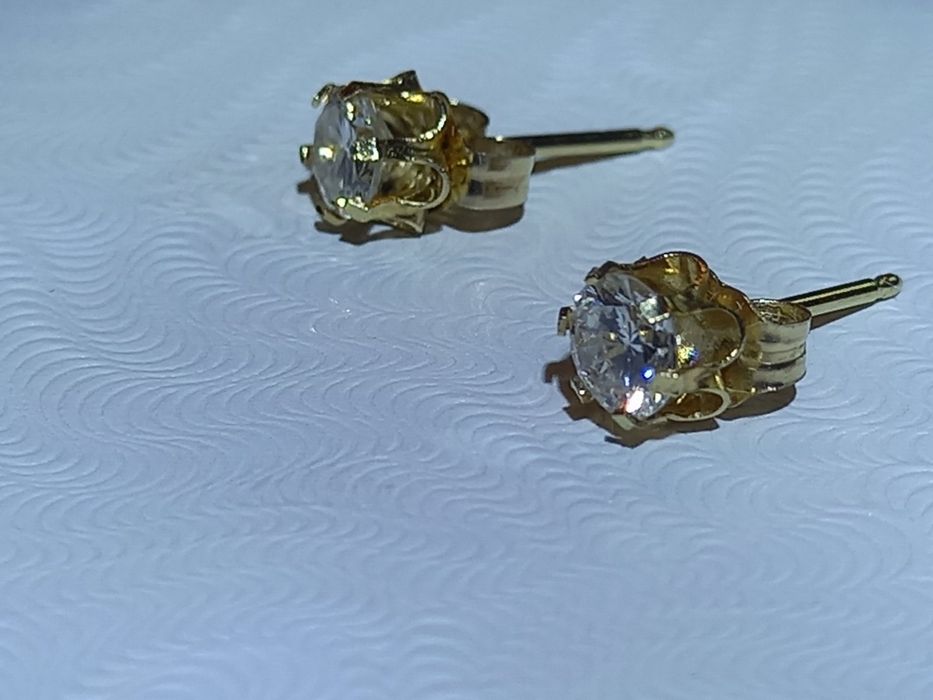 Золотые пуссеты с бриллиантами 0.61 кт