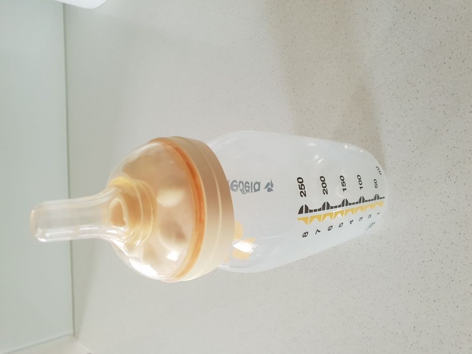 Smoczek Medela Calma + butelka 250 ml