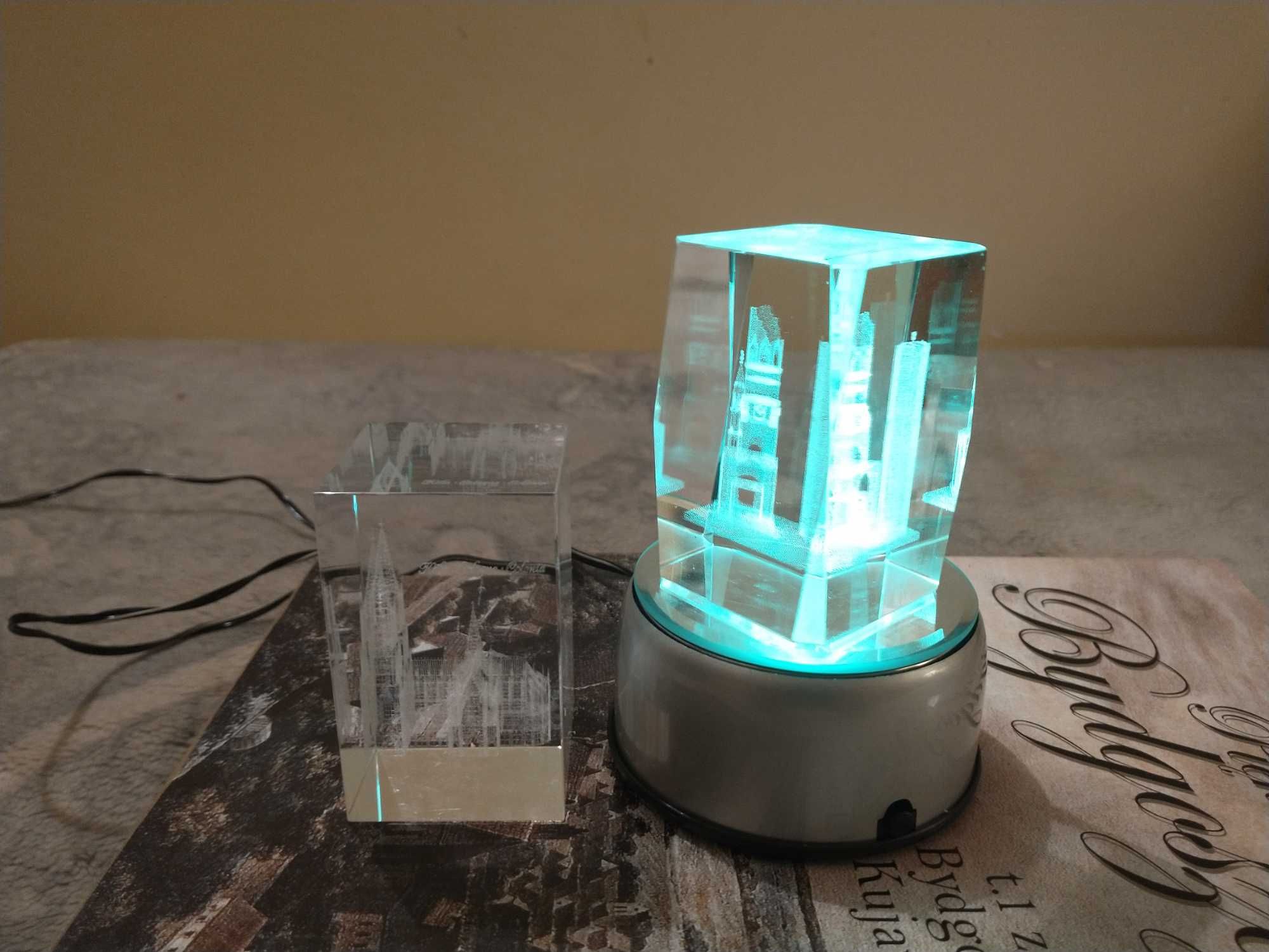 Podstawka z 4 diodami LED + 3D Laser kryształowy 2 sztuki