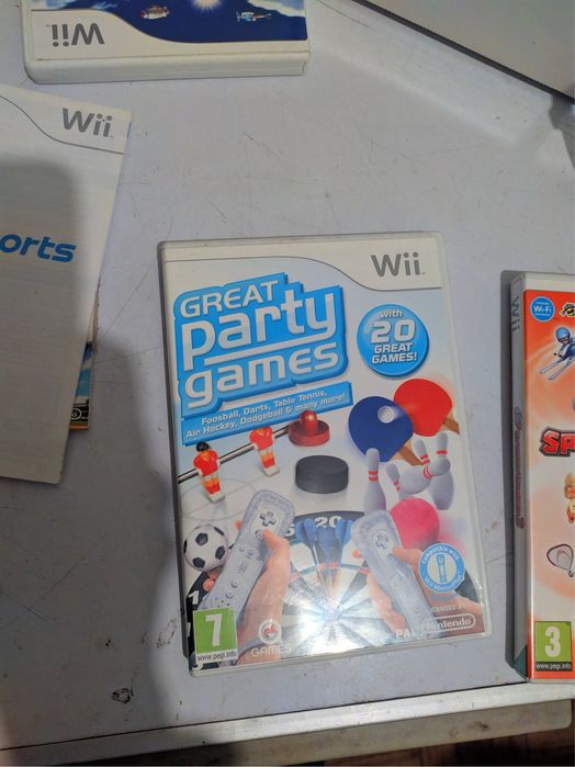 Nintendo Wii com 2 comandos + 4 jogos (Wii sports, Wii Sports Resort…)