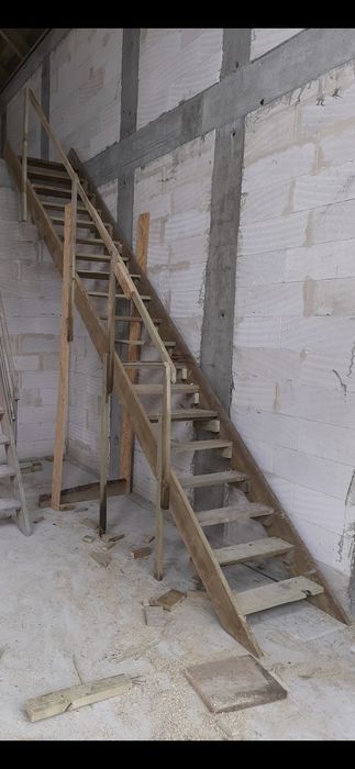 Schody budowlane/na budowę sosnowe wysokie