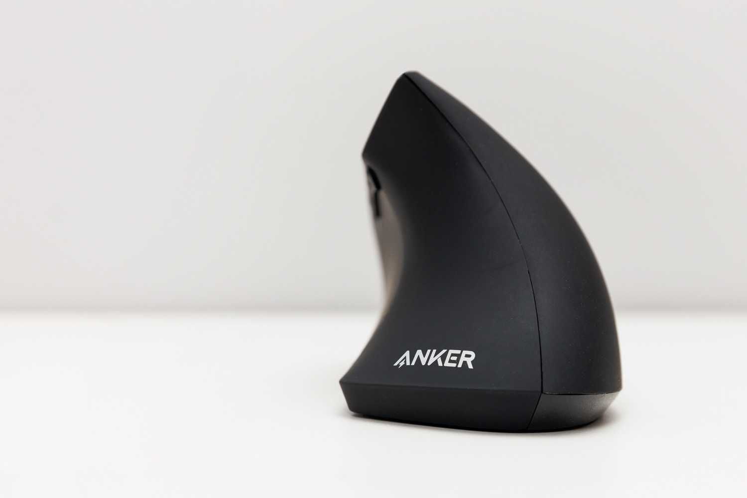 Bezprzewodowa, pionowa, ergonomiczna mysz optyczna Anker 2.4