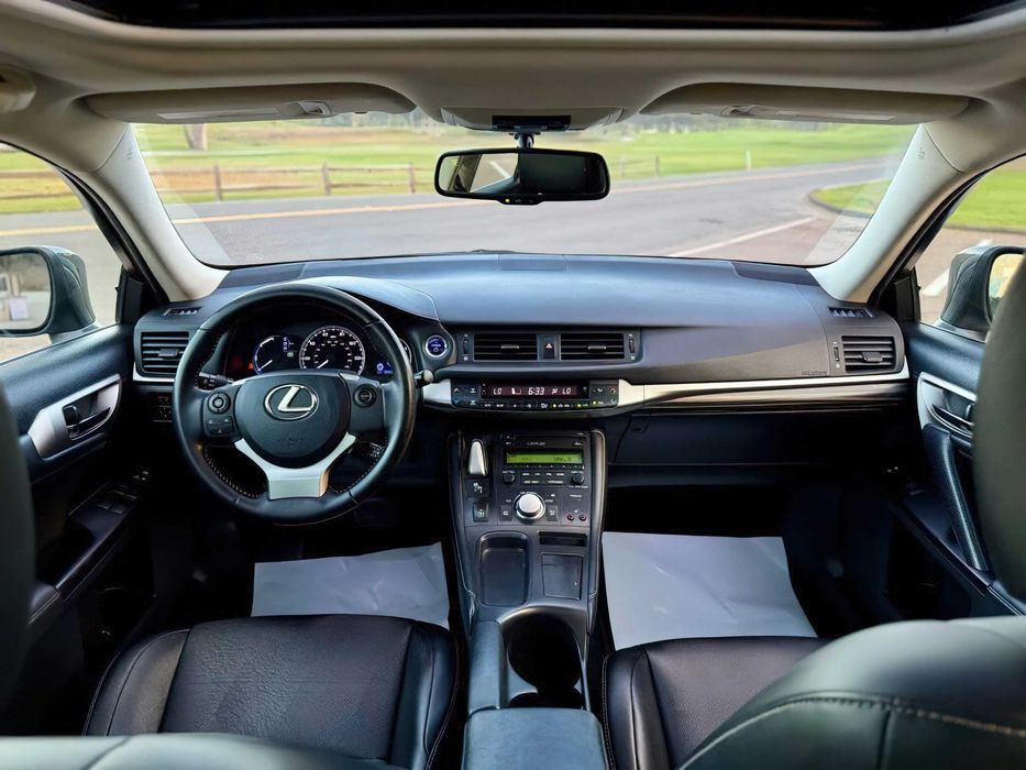 Lexus CT Hybrid 200h      2017