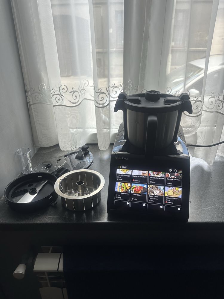 Robot ICOOK 3.0 plus.