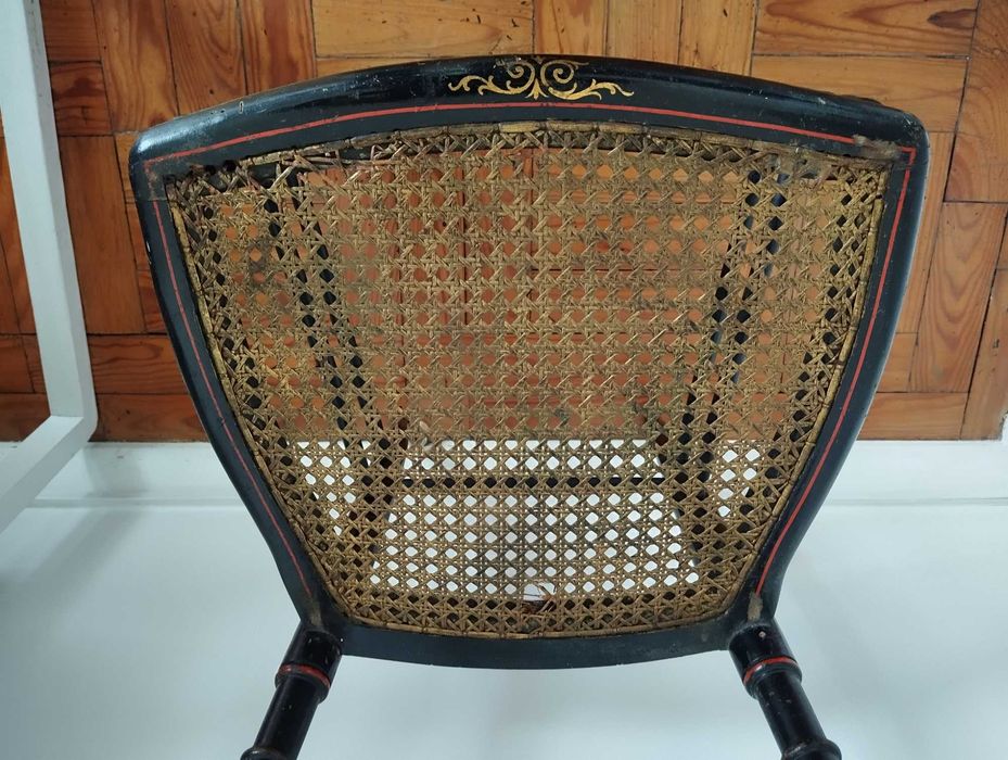 Par cadeiras antigas assento palhinha lacadas preto