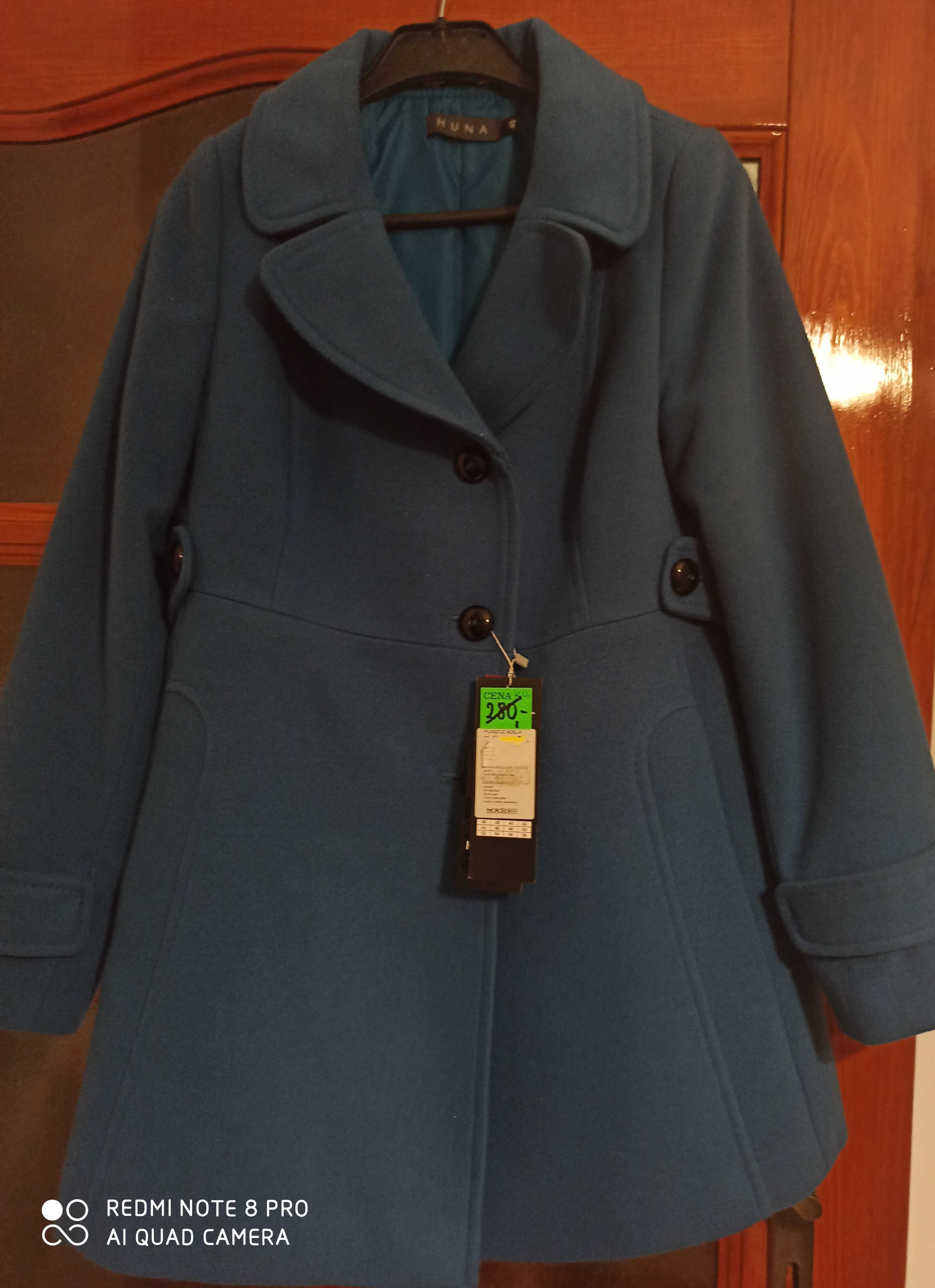 Niebieski płaszcz jesienny, nowy z metką w rozmiarze 40.