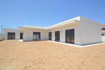 Praia Assenta - Moradia Térrea T3+1 Inserida Terreno 602 M²