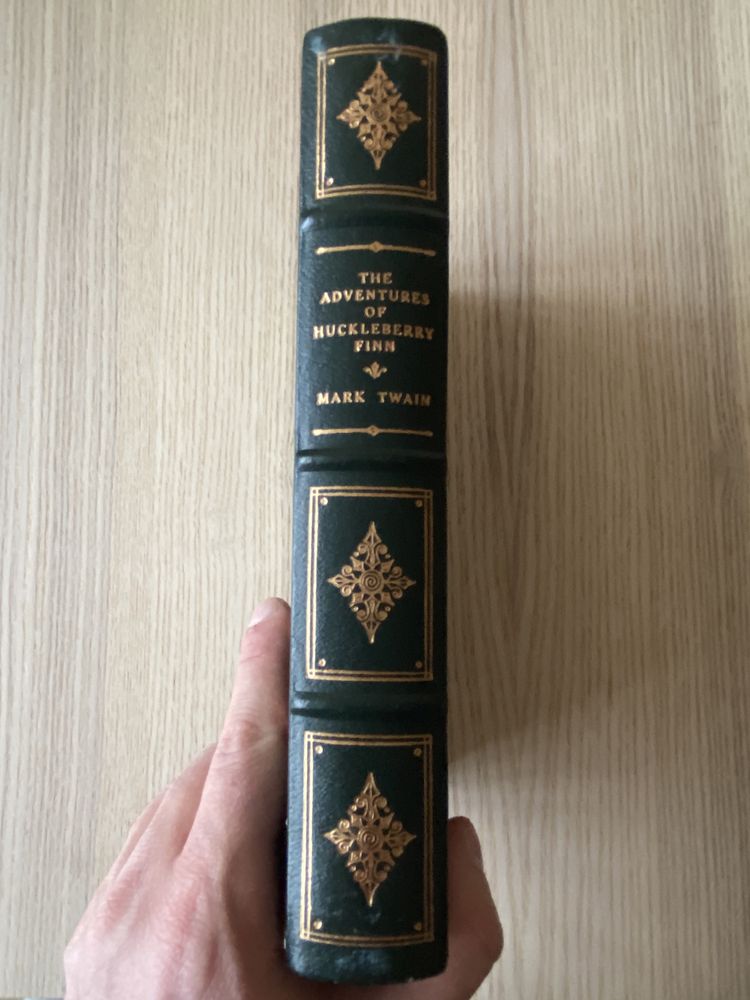 Книга The adventures of Huckleberry Finn на англ 1979 нова на подарок